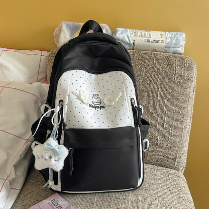 Stylischer gepunkteter Rucksack mit dekorativen Akzenten Brehn