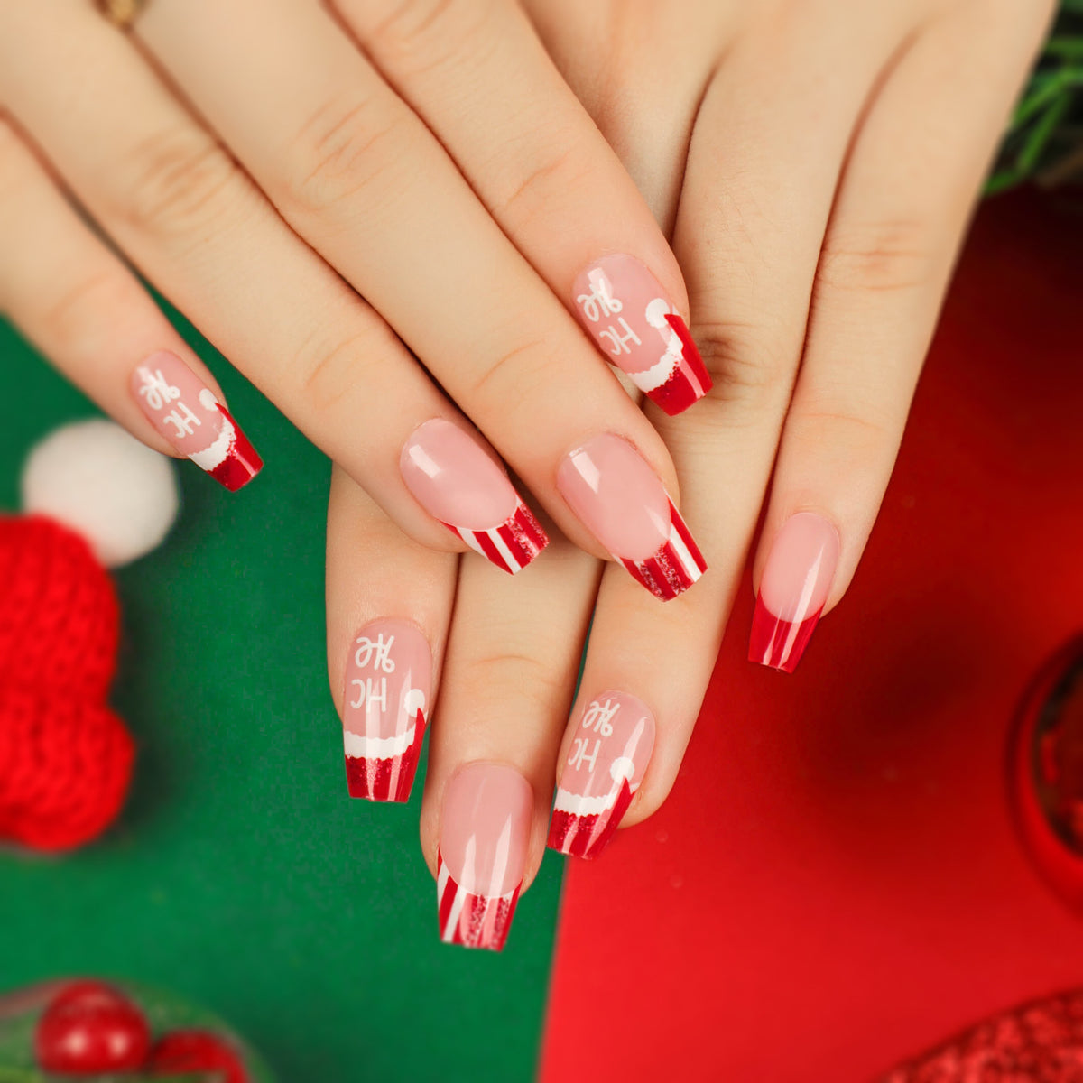 Künstliche Nagelverlängerungen im festlichen Weihnachtsdesign Brehn