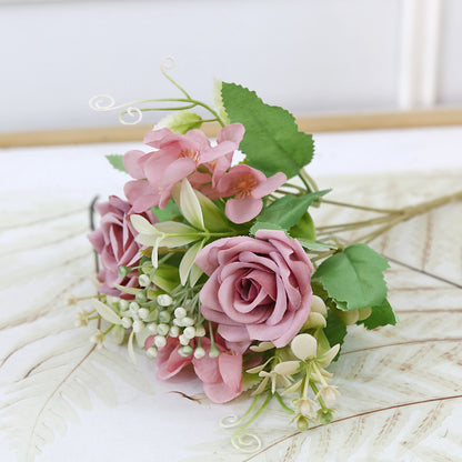 Dekorative Blumenarrangements für die Wohnkultur