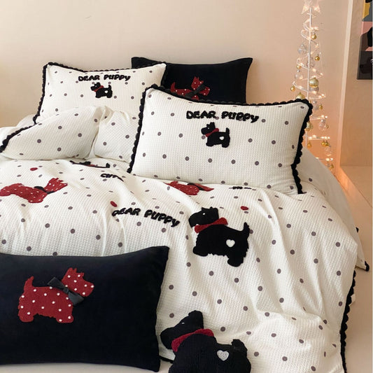 Gestepptes Tagesdecke- und Kissen-Set mit gestickten Welpenmotiven