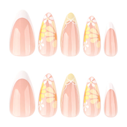 Kunstvolle Nageldesigns mit floralen Akzenten Brehn 1789123474