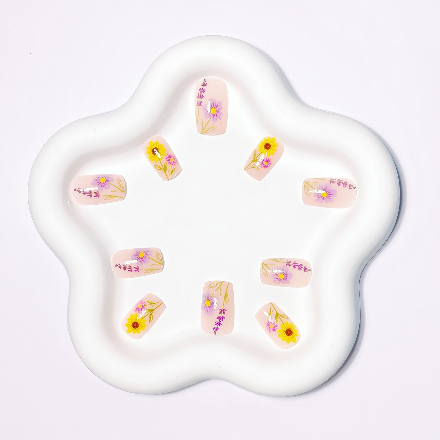 Glitzernde Kunstnägel mit Floralen Motiven Brehn
