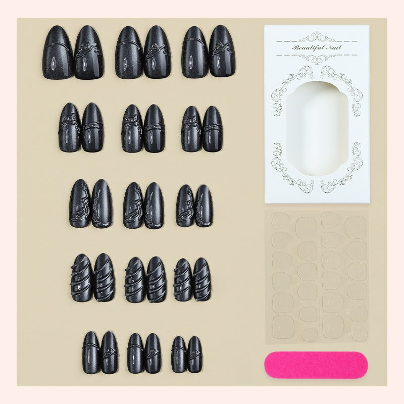 Kreatives Kunstnagelset mit elegantem Design und unterschiedlichen Formen Brehn