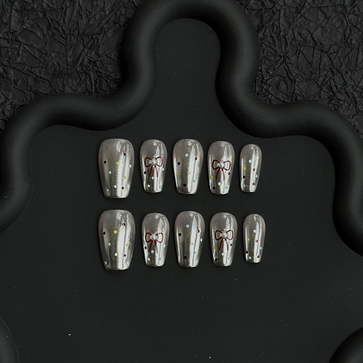 Dekorative Schleifen-verzierte Press-On Nagelkunst