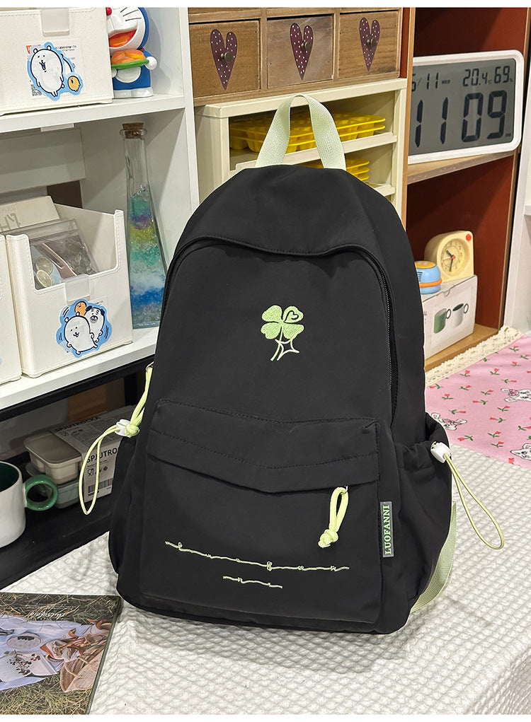 Lässiger bestickter Schulrucksack