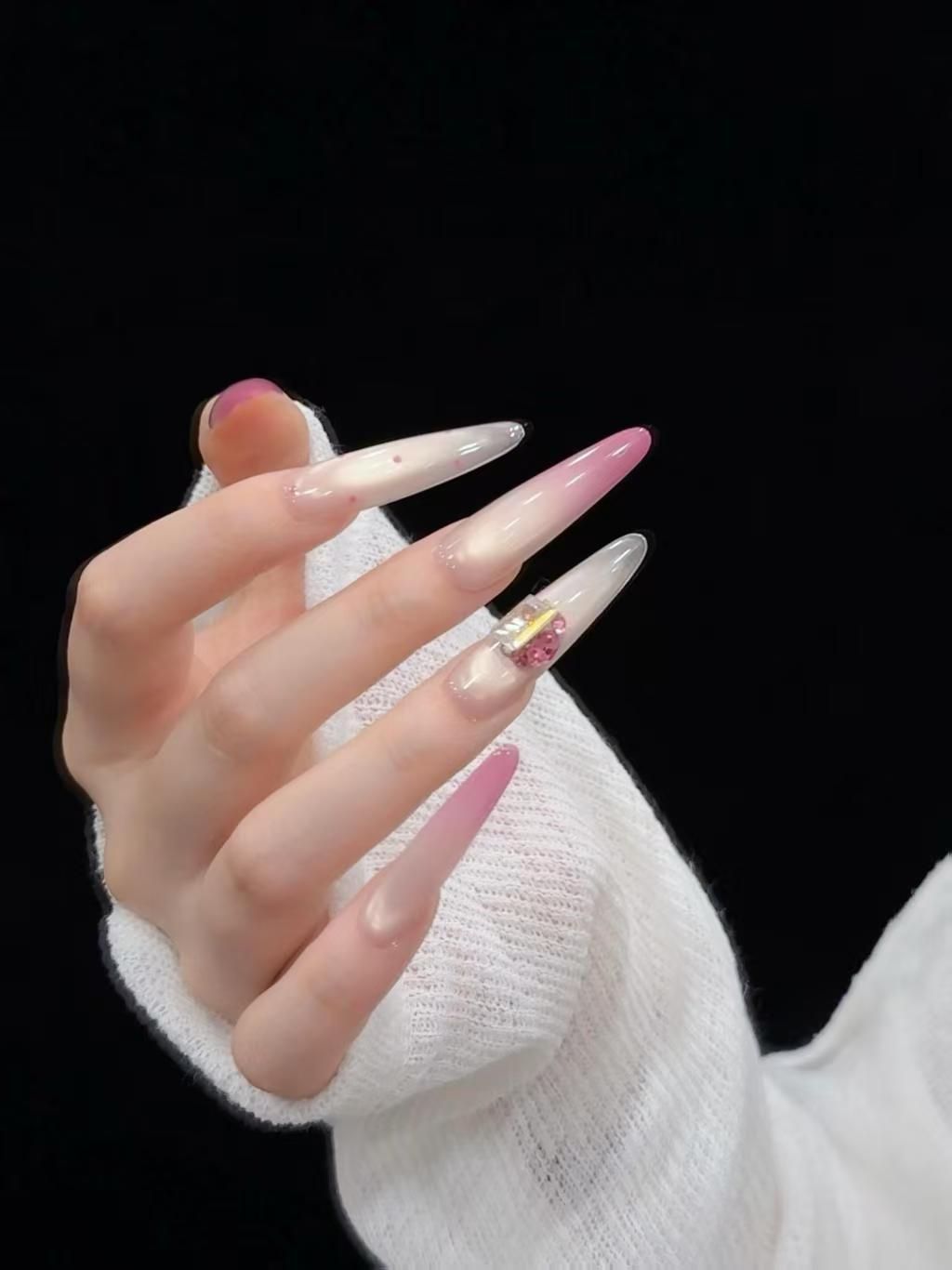 Stiletto-Nagelkunstverlängerungen mit elegantem Design