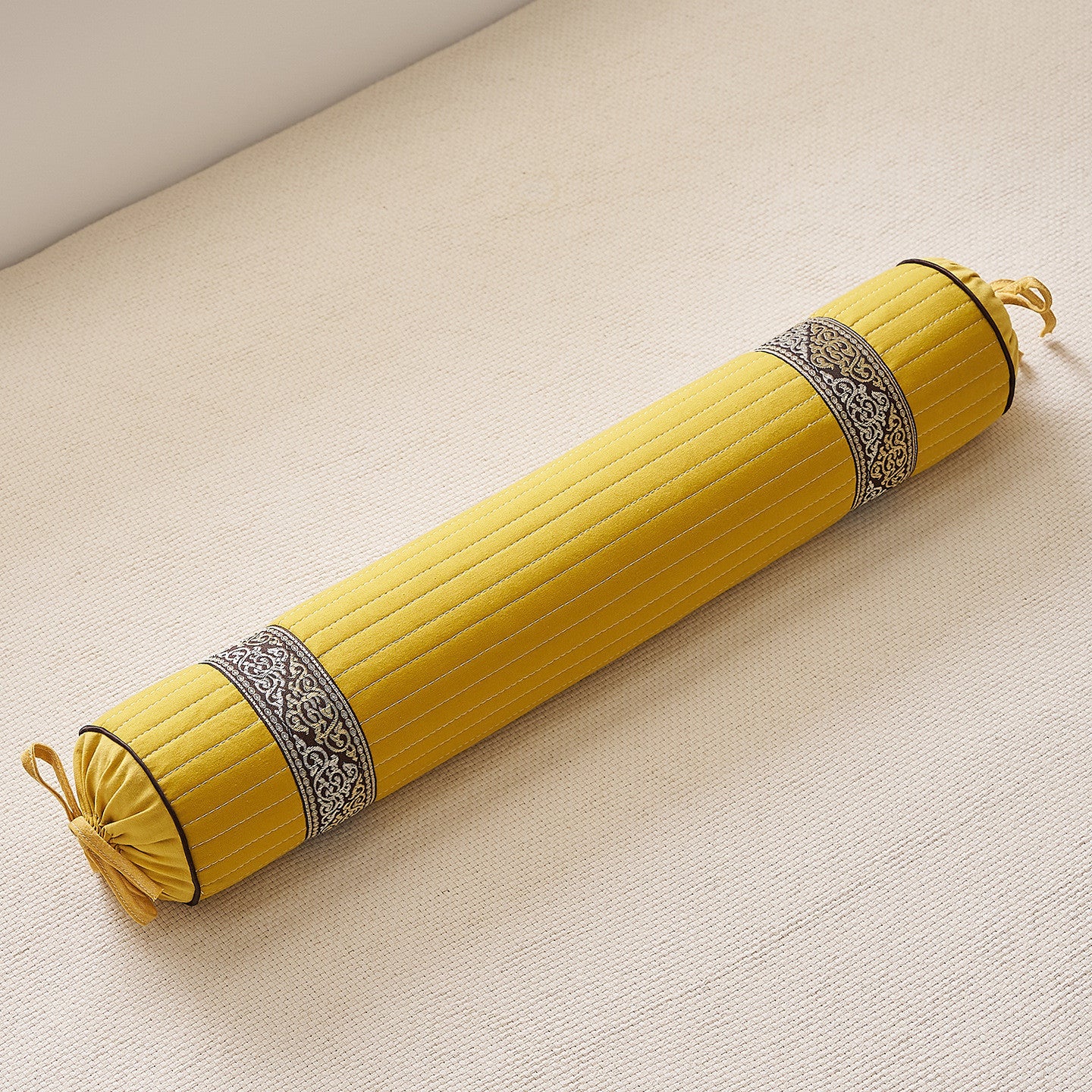 Meditationsrolle mit Dekorativem Design Brehn