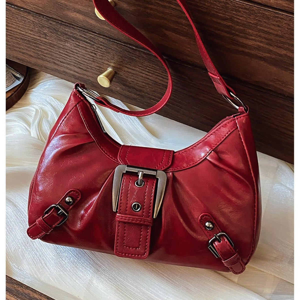 Schultertasche mit Trendigem Design und Dekorativem Schnallenverschluss Brehn