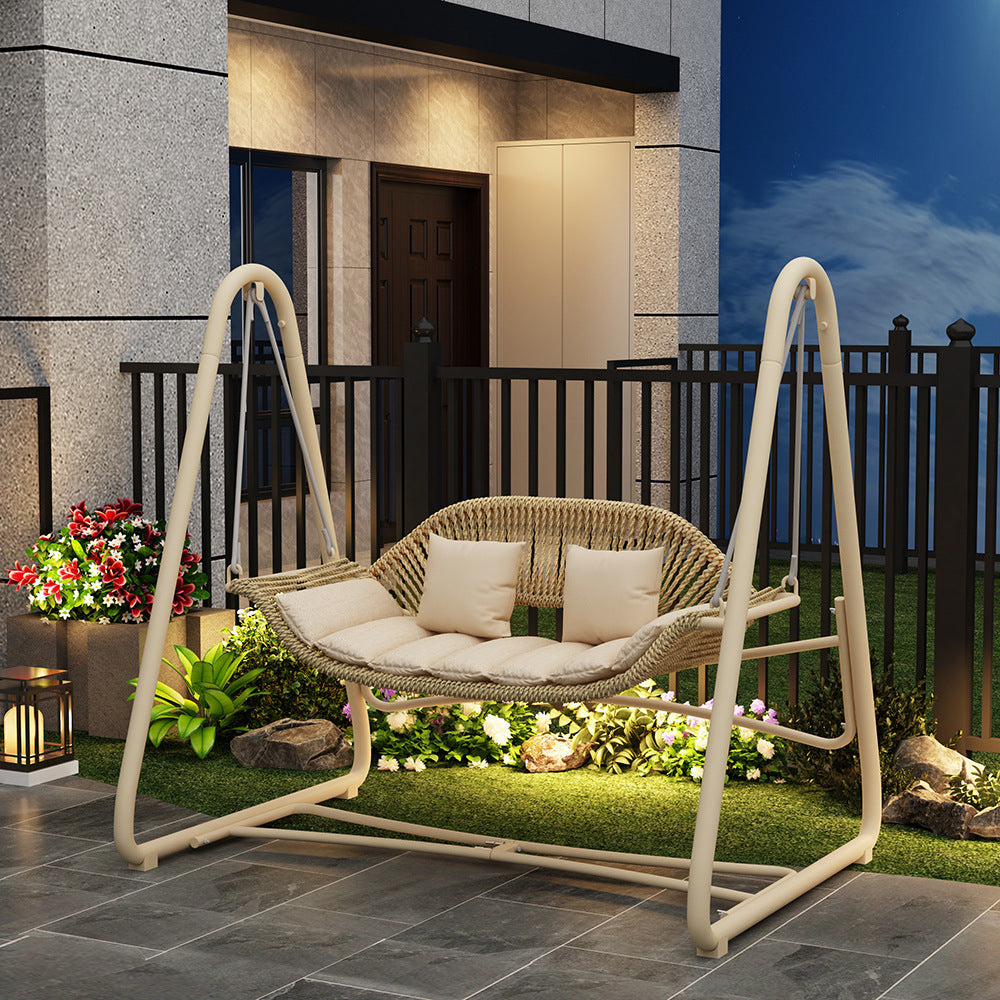 Geflochtenes Rattan-Außen-Schaukel-Loveseat mit gepolsterten Kissen und pulverbeschichtetem Stahlrahmen Brehn