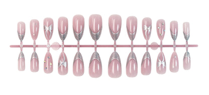 Kunstnagelset mit glamourösen Glitzer- und Blütenakzenten Brehn