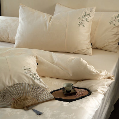 Luxuriöses Satin-Bettwäsche-Set mit zarter Blumenstickerei