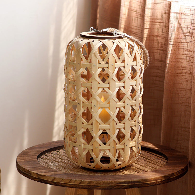 Elegante Laterne aus handgewebtem Naturmaterial Brehn