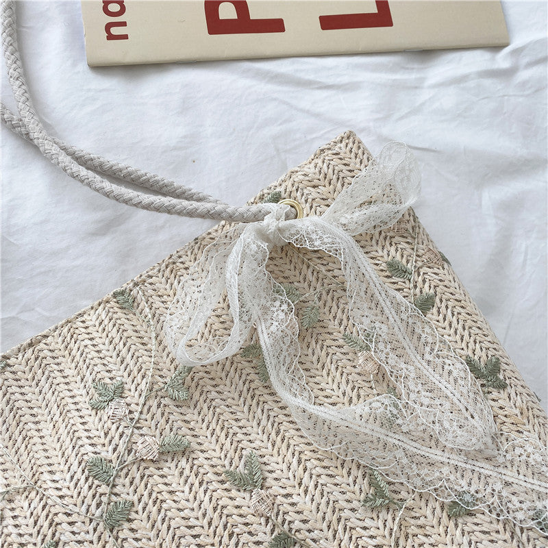 Woven Straw Strandtasche mit dekorativem Band