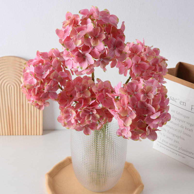 Dekorativer Kunstblumenstrauß