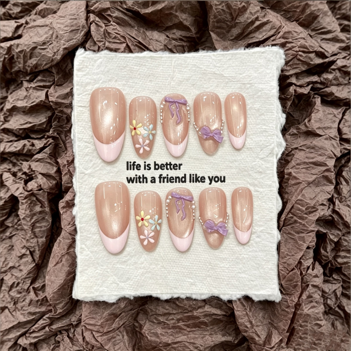 Dekoratives Press-On Nagelkunst-Set mit Blumen und Bändern