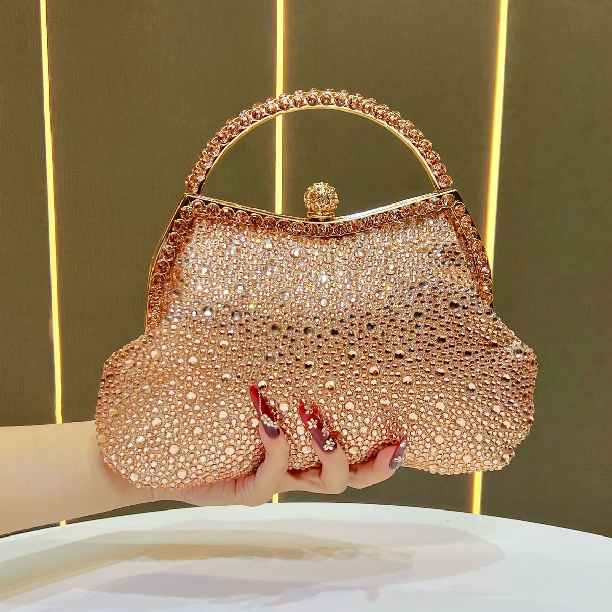 Exquisite Strass-besetzte Abendhandtasche