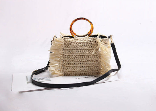 Damen Handtasche aus geflochtenem Naturmaterial mit Fransen und stylishem Henkel Brehn