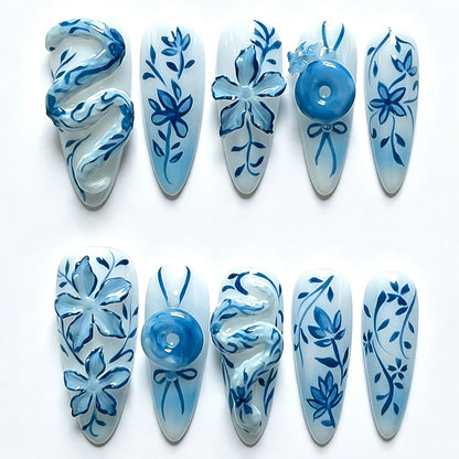 Kunstnagel Set mit floralen Designs Brehn