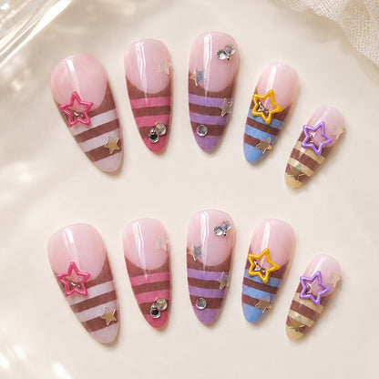 Künstlerische Stiletto-Nageldekorationen
