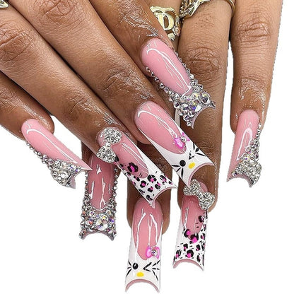 Glamouröses Kunstnagelset mit 3D-Schleifen und Glitzerdetails Brehn
