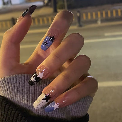 Kunstvolle Nagelverlängerungen mit Sternen-Motiv Brehn