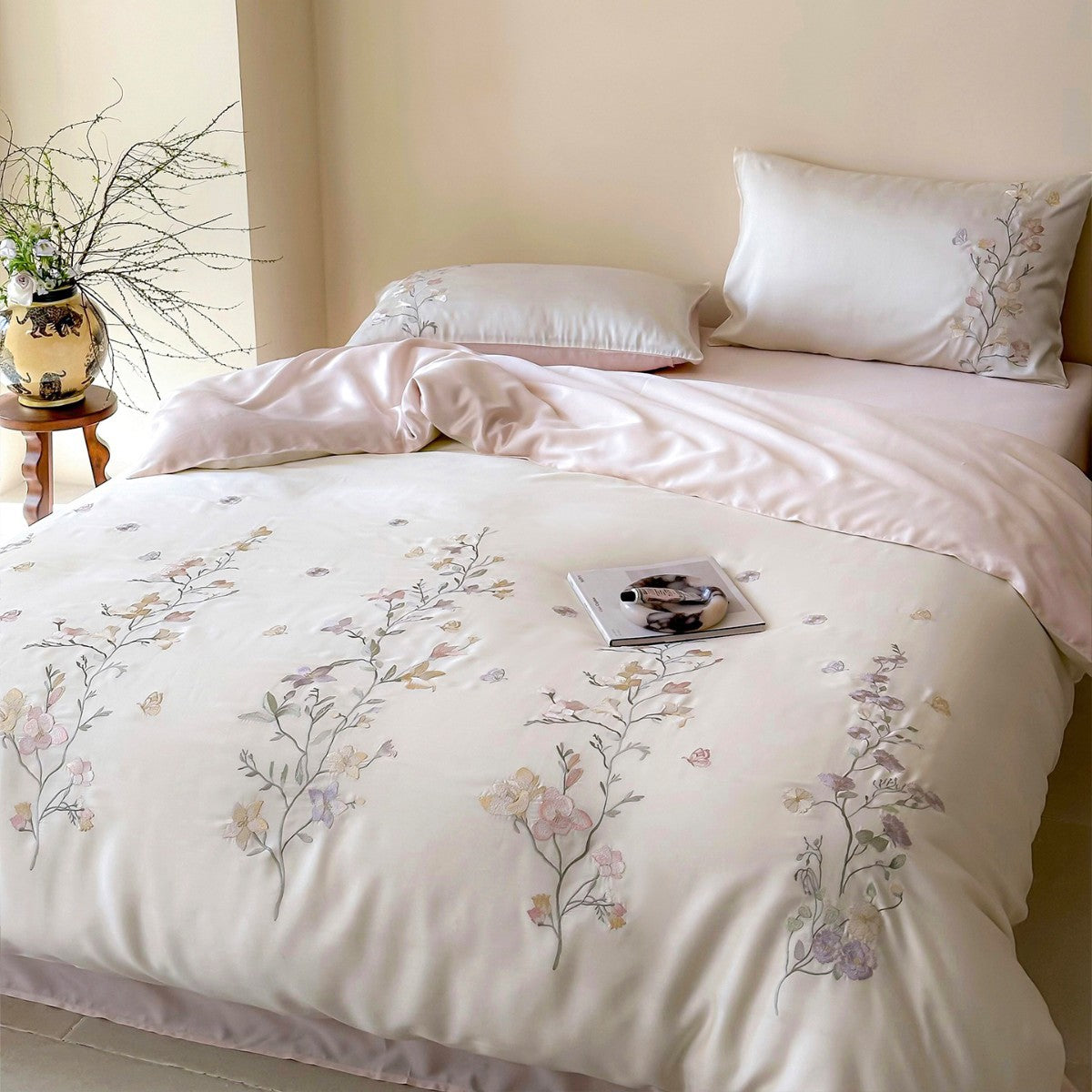 Seiden-Effekt Botanisch Besticktes Bettbezug-Set mit Micro-Satin Rückseite