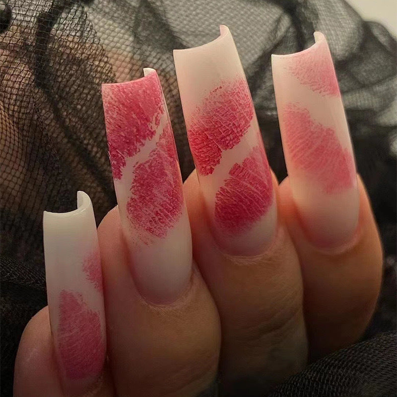 Kunstnagelset mit romantischem Lippen-Motiv Brehn