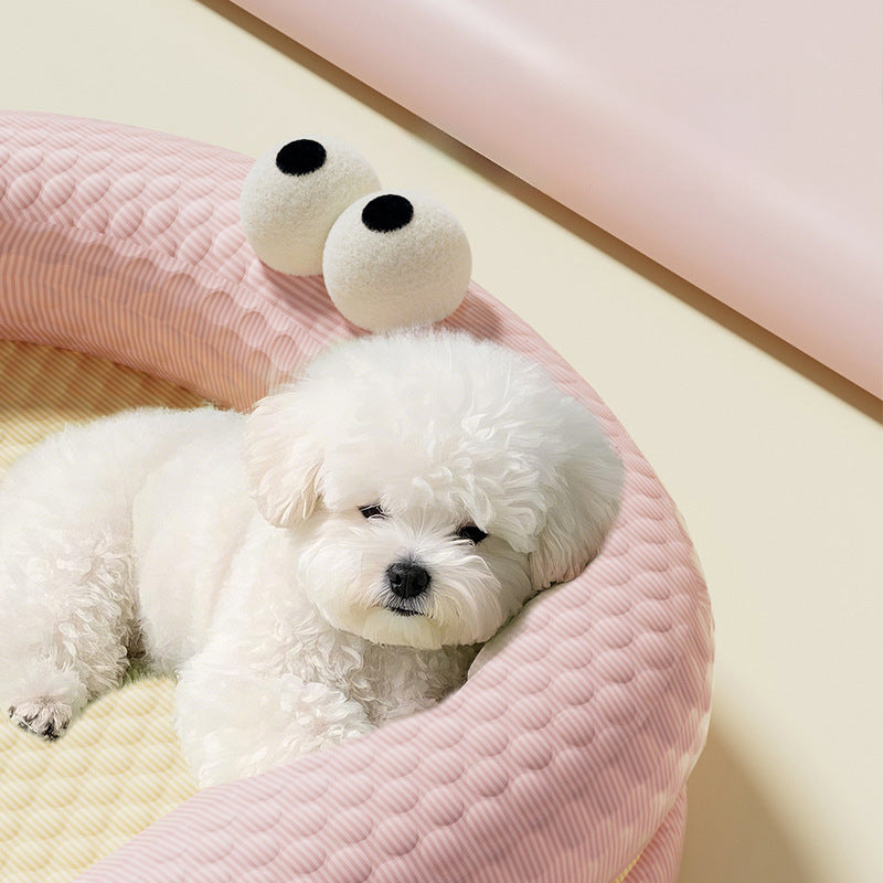 Niedliches tierförmiges Hundebett
