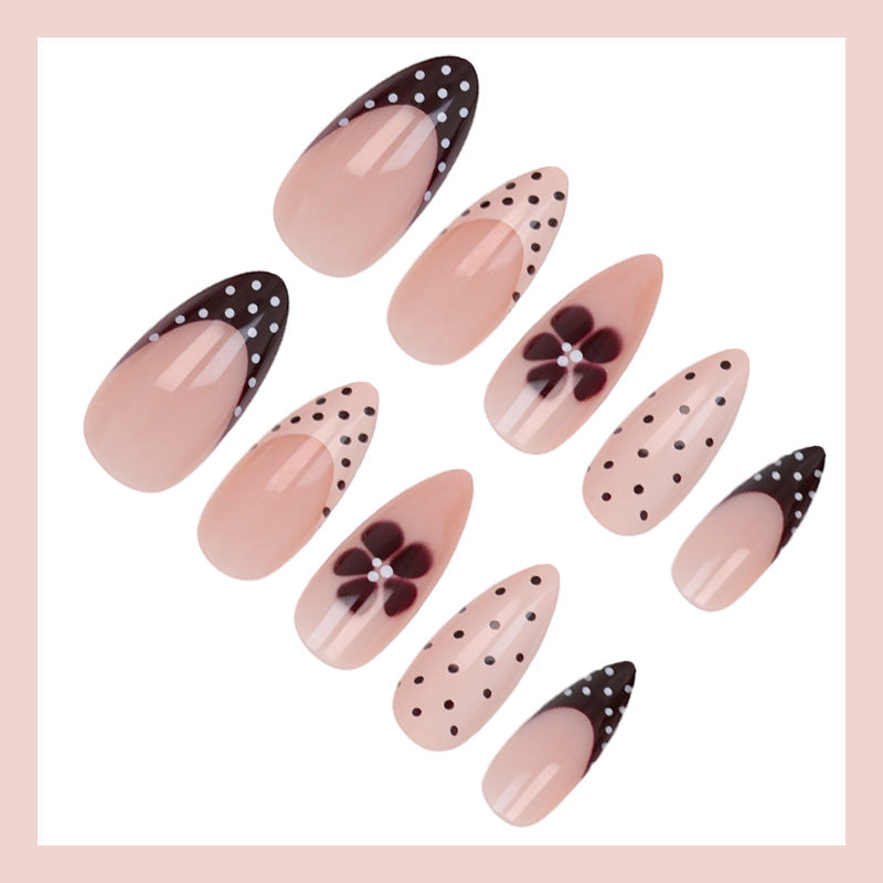 Kunstnagelset mit Eleganter Blüten- und Punktemuster Gestaltung Brehn