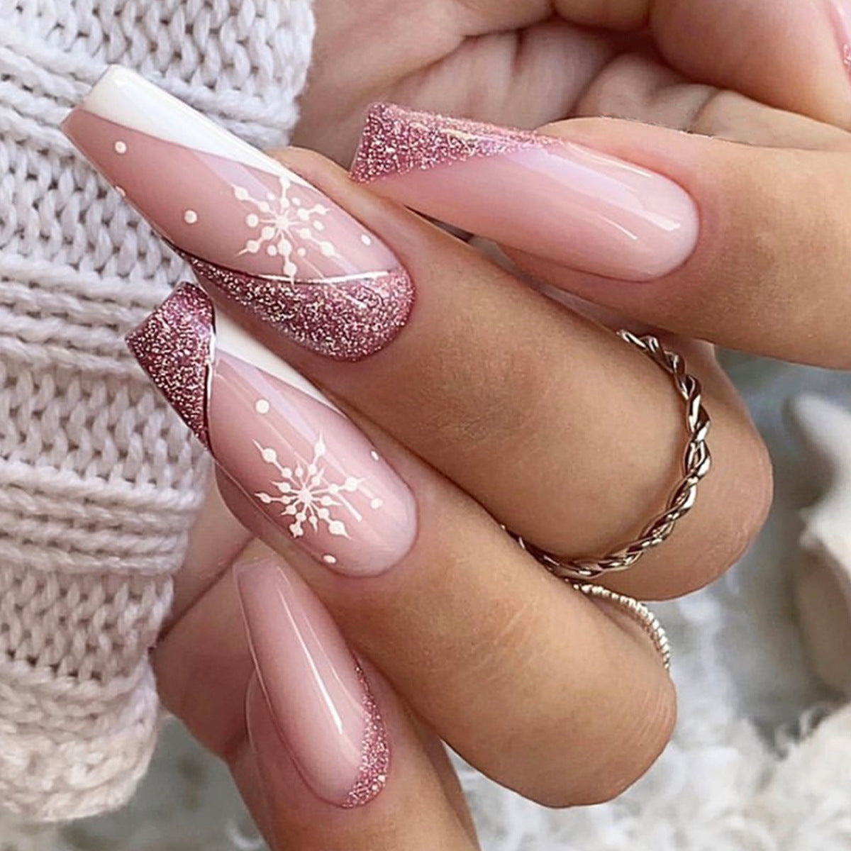 Elegante Stiletto Press-On Nagelset mit einzigartigem Design Brehn