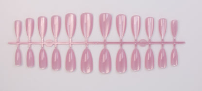 Kunstnagelset mit schimmernden Designs Brehn