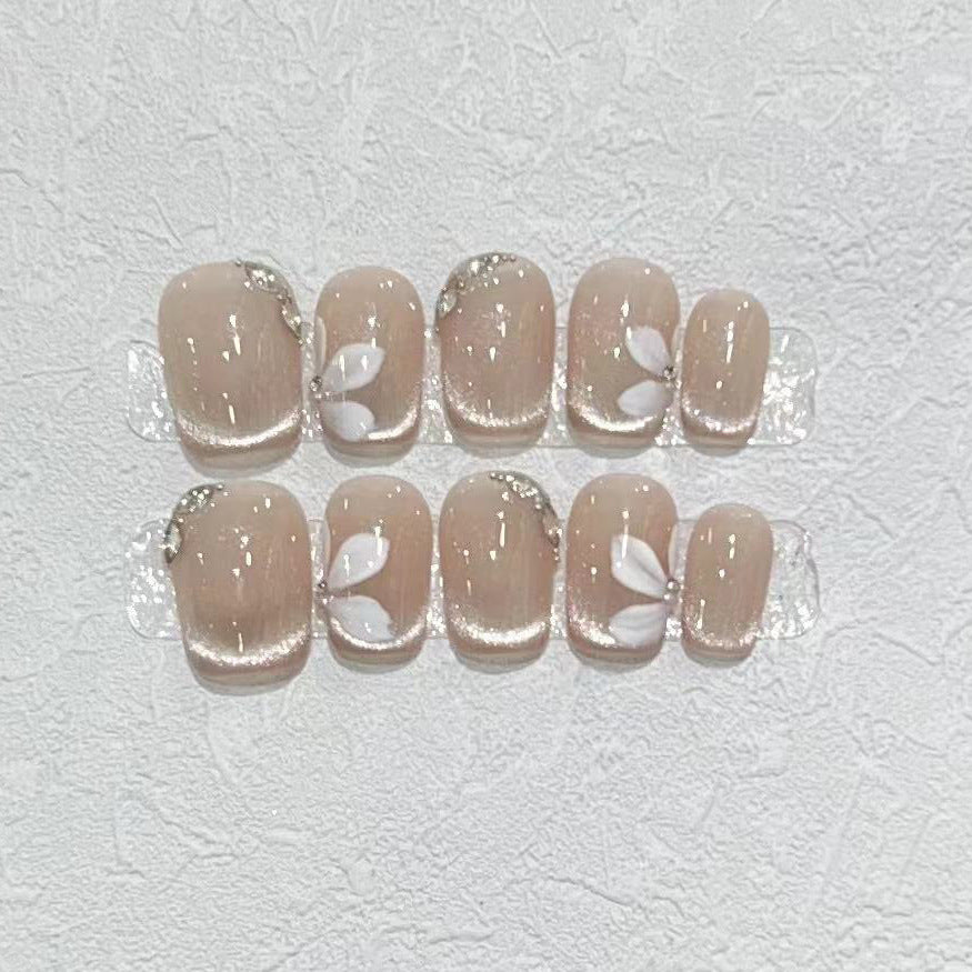 Dekoratives Press-On-Nagelset mit elegantem Blattdesign Brehn