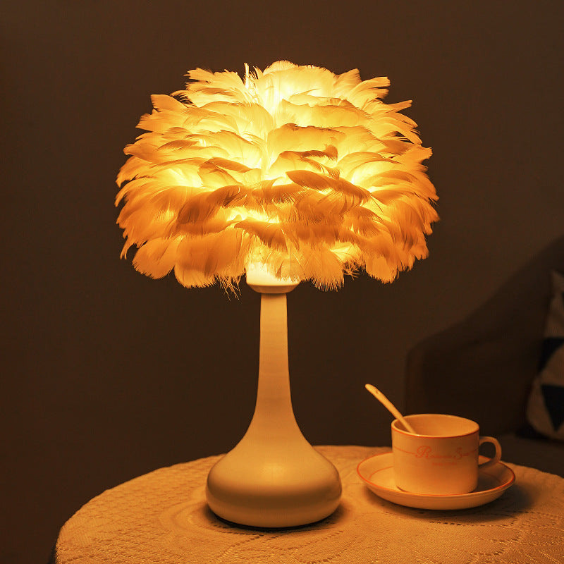 Federstil beleuchtete Tischlampe