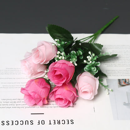 Dekoratives Blumenbouquet für die Heimdekoration