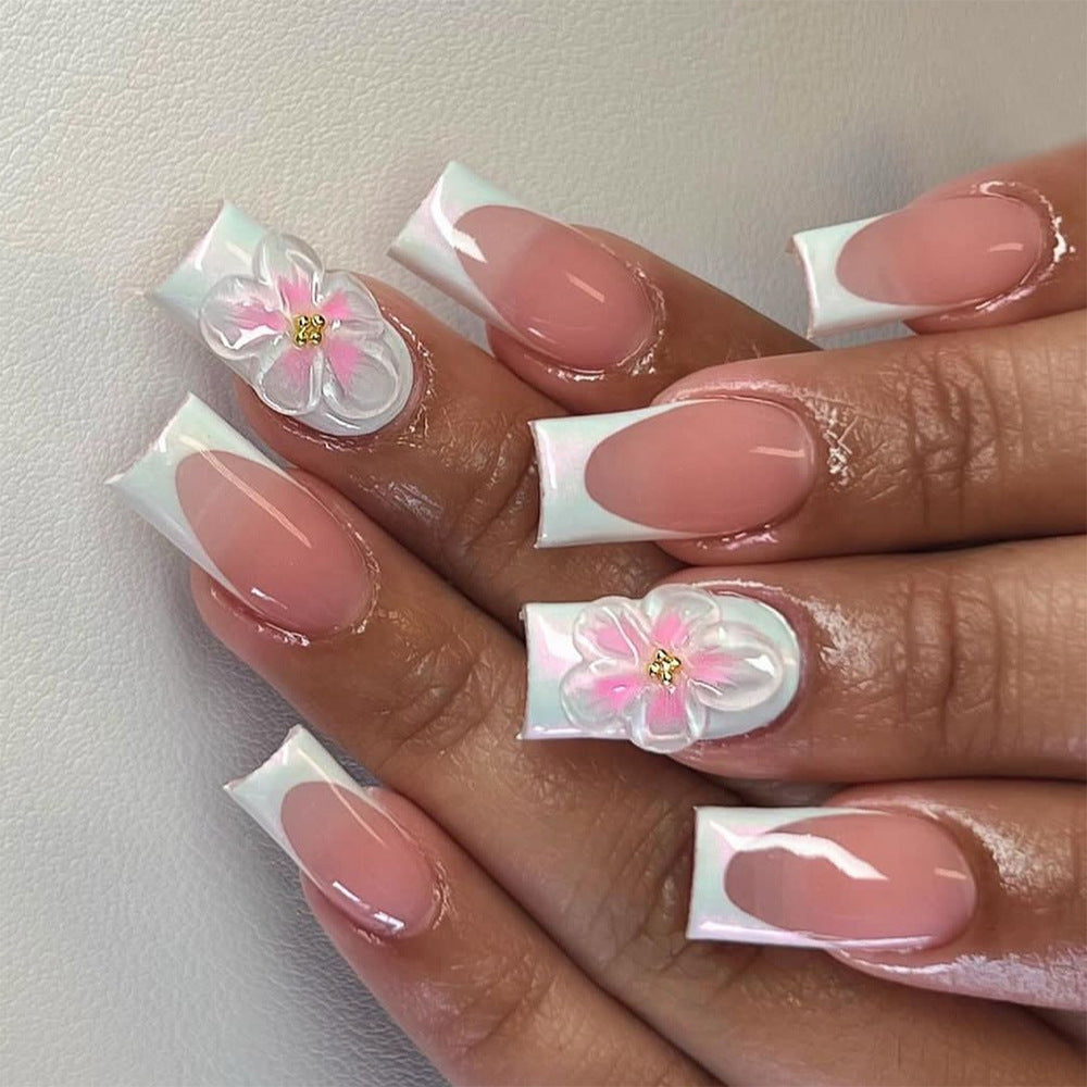 Kunstvolle biologisch abbaubare Nagelverlängerungen mit floralen Akzenten Brehn