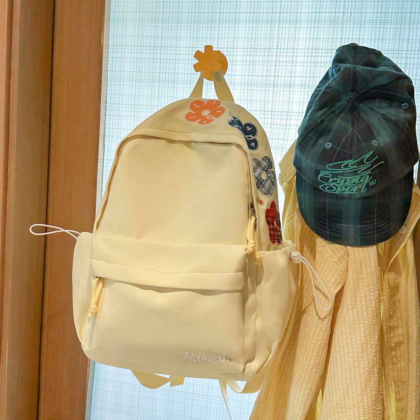 Blumengeschmückter lässiger Schulrucksack