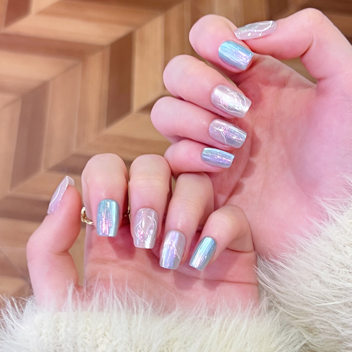Kunstvolle Nagelspitzen mit floralem Design Brehn