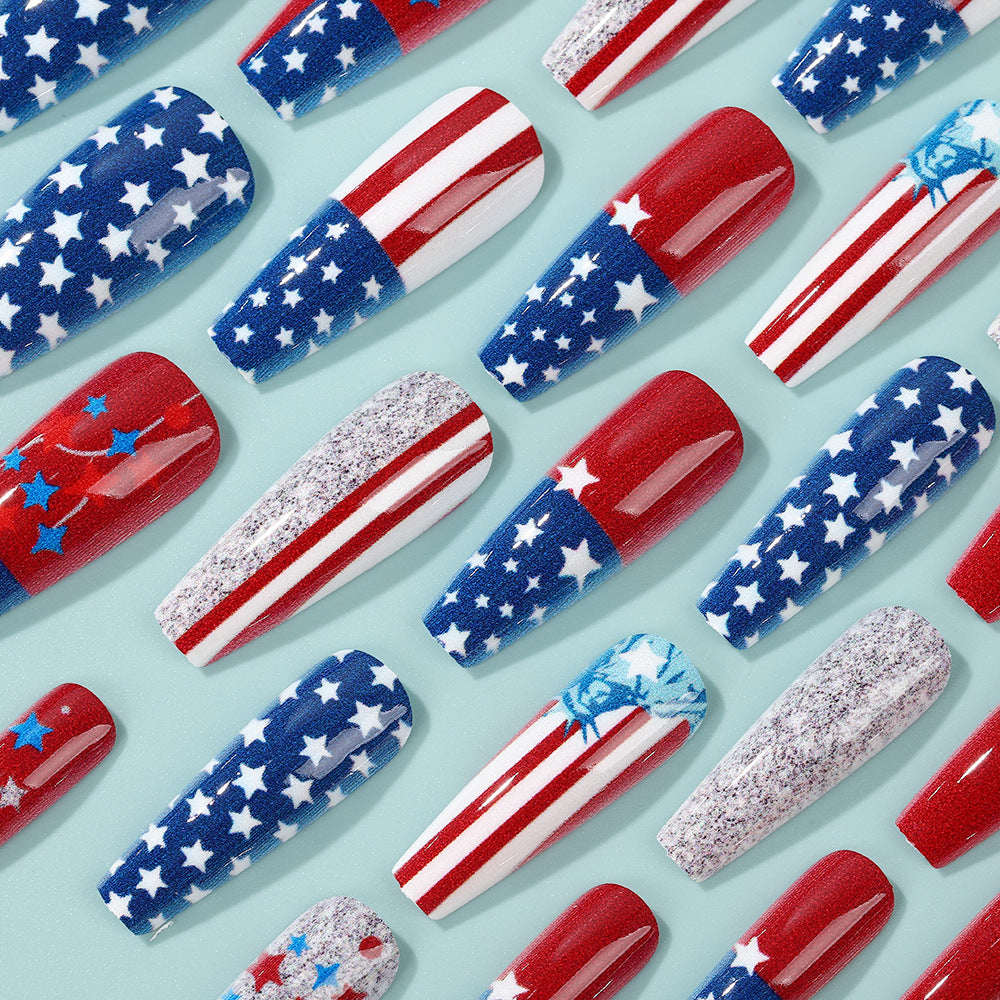 Kreative Nagelkunst mit patriotischem Design Brehn