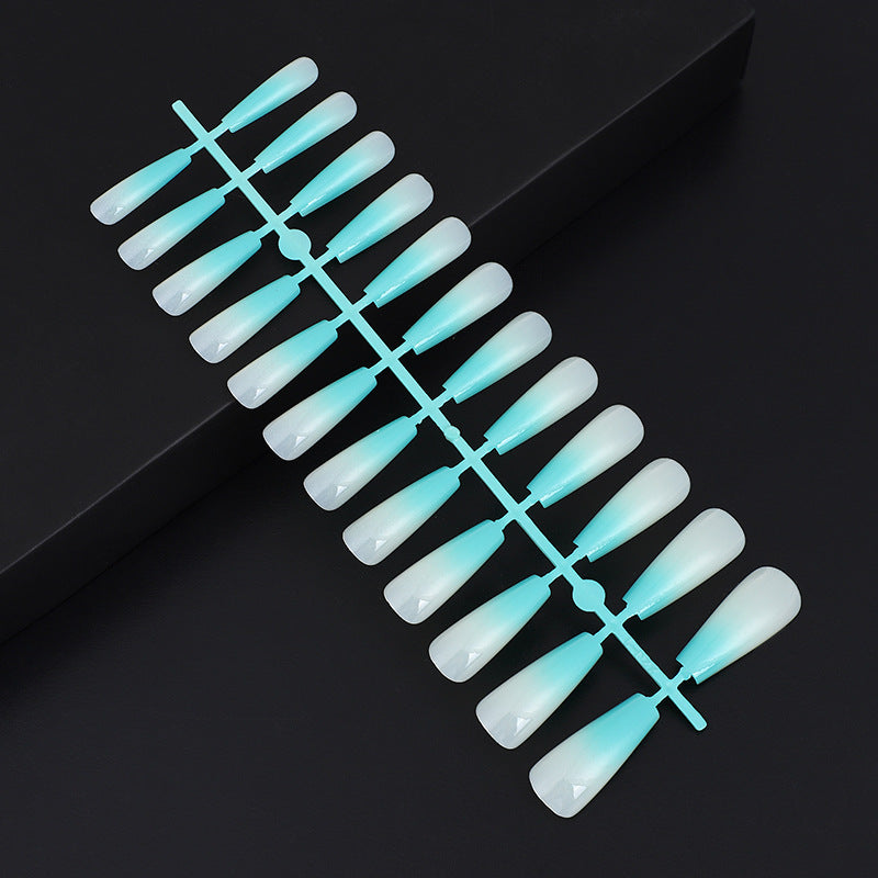 Kunstnägel im eleganten Ombre-Design Brehn