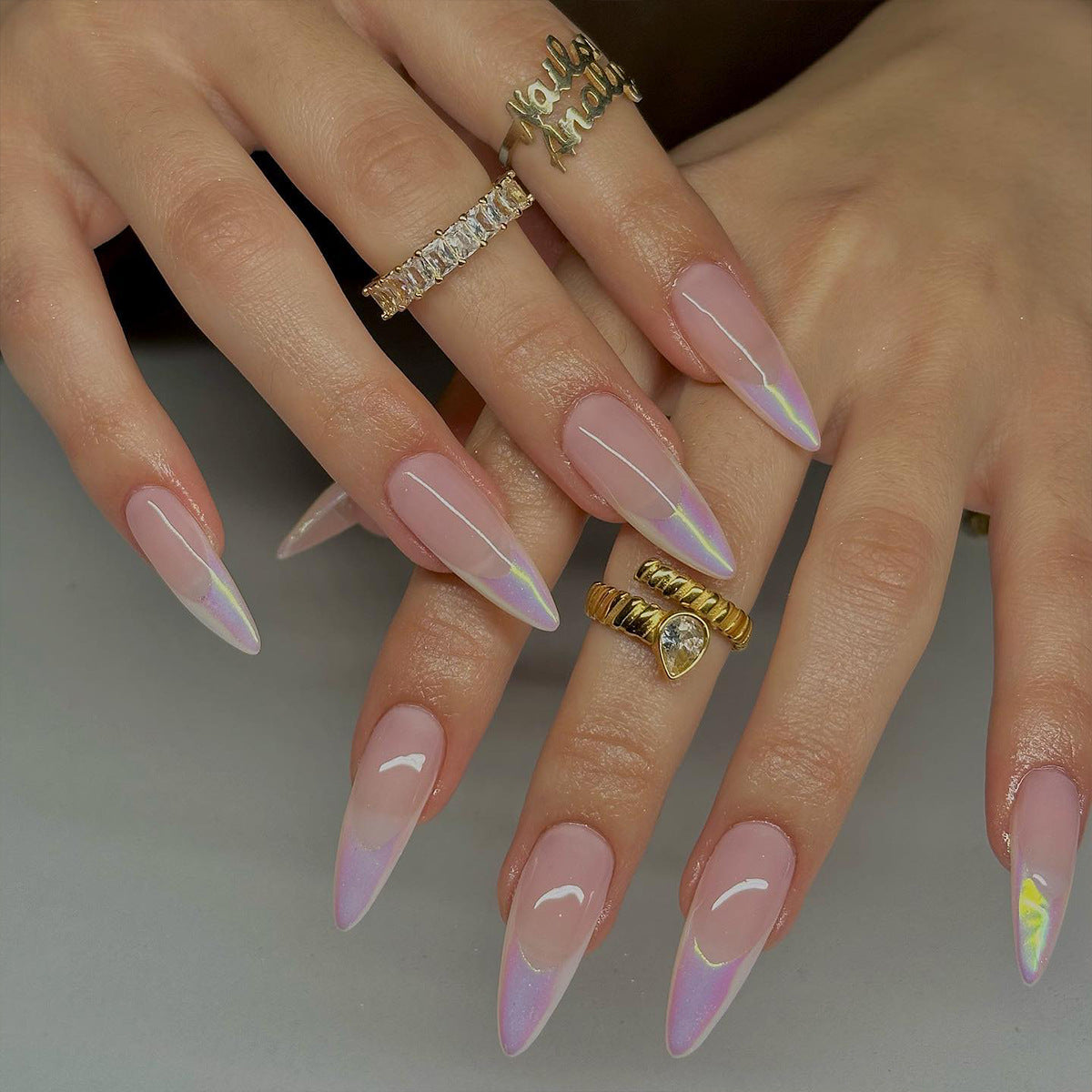 Elegante Stiletto-Kunstnägel mit Ombre-Effekt Brehn
