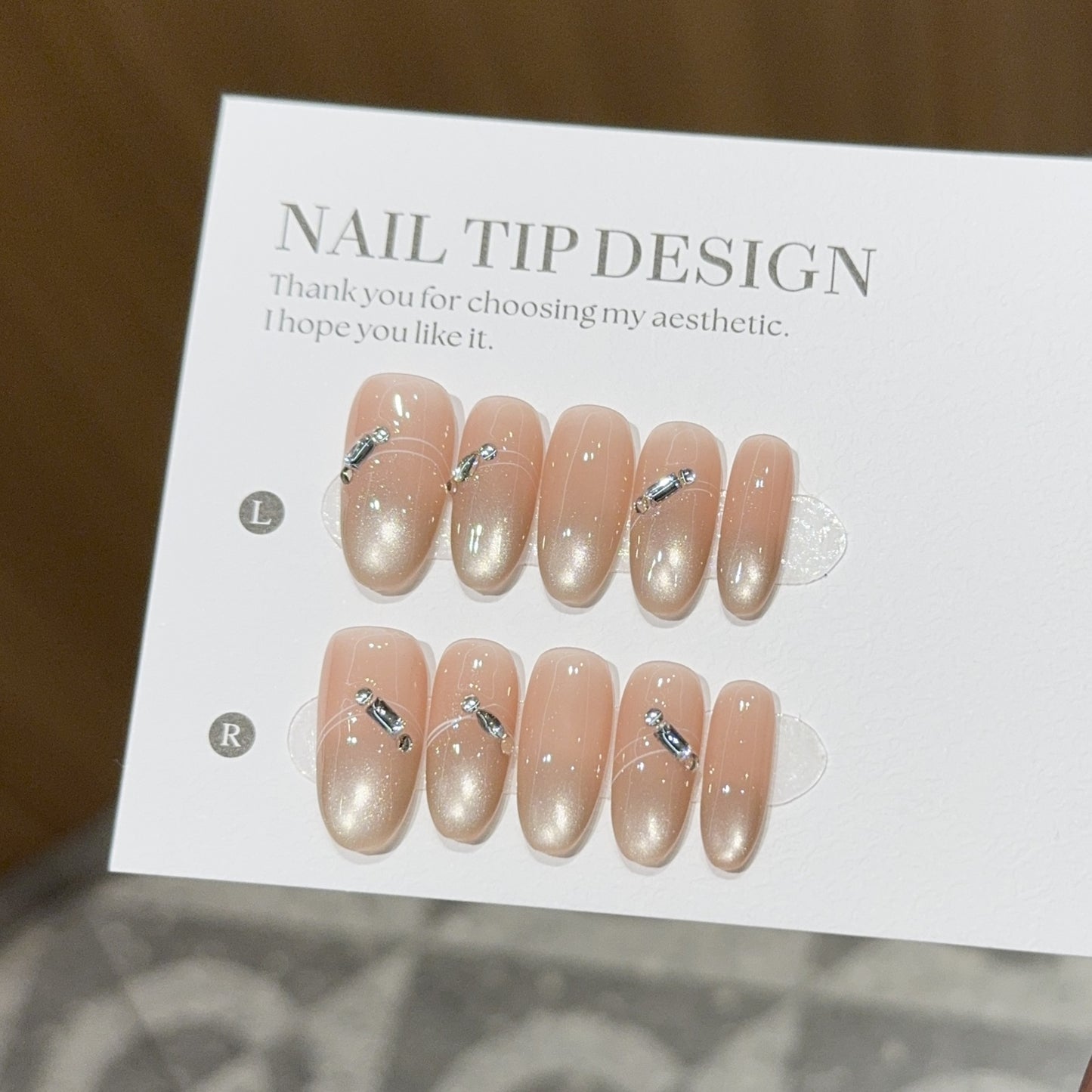 Kunstnagelspitzen mit Elegantem Farbverlauf und Strassakzenten Brehn