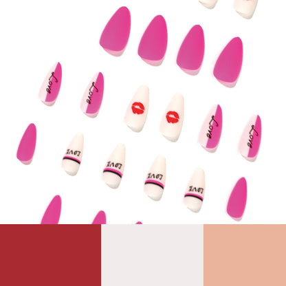 Kunstvolle Nagelkunst mit Herzmotiven und kreativen Akzenten Brehn