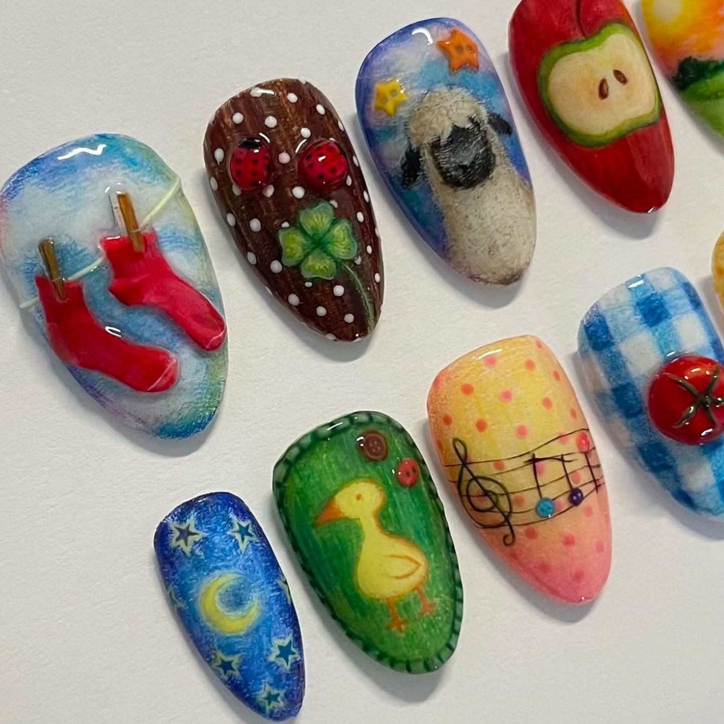 Künstlerische ozeanische Press-On-Nagelkunst Brehn