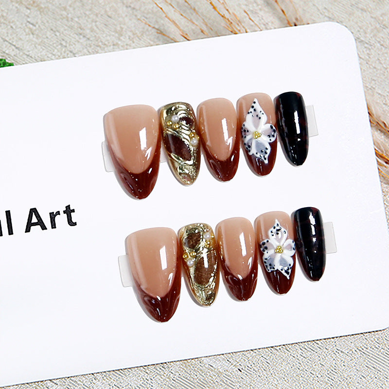 Exquisite Kunstnägel mit 3D-Blumenverzierung Brehn
