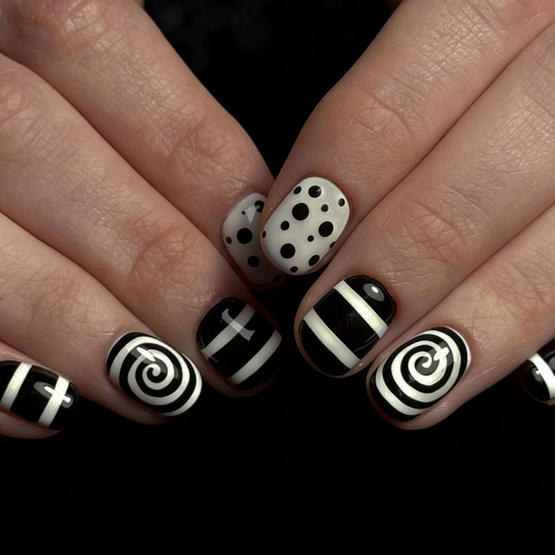 Kunstnagelset mit kreativen Schwarz-Weiß-Designs Brehn