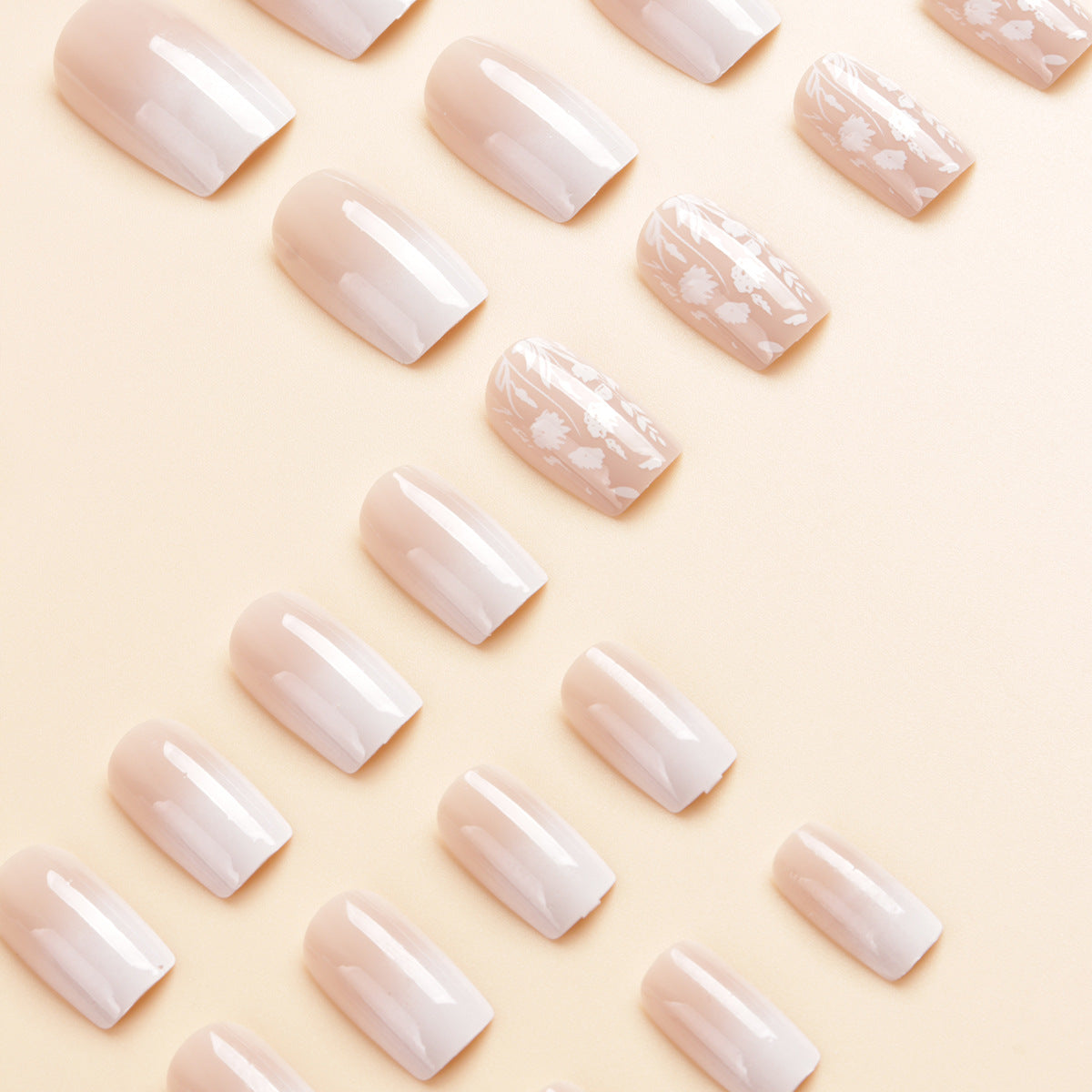 Elegantes Ombre Press-On Nagelkunst Set Brehn