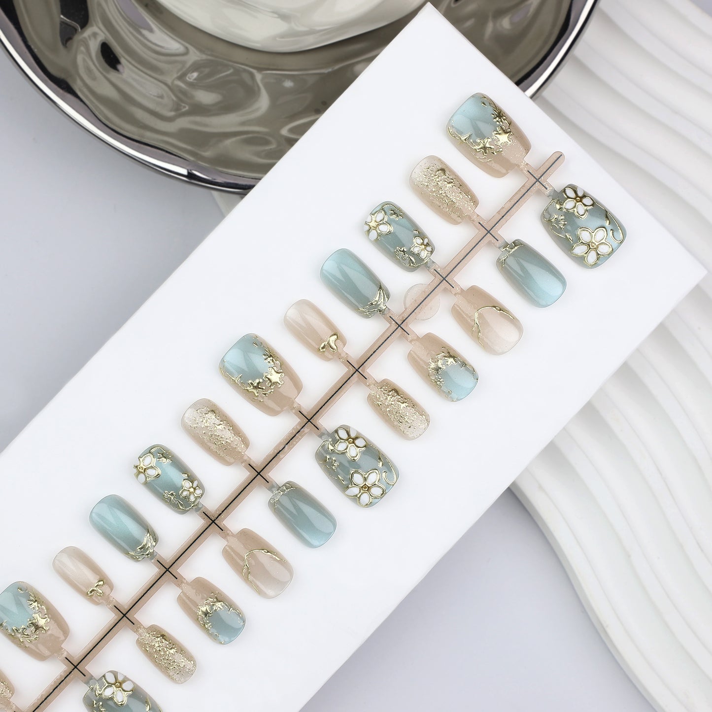 Dekoratives Floral Press-On Nagelset Brehn