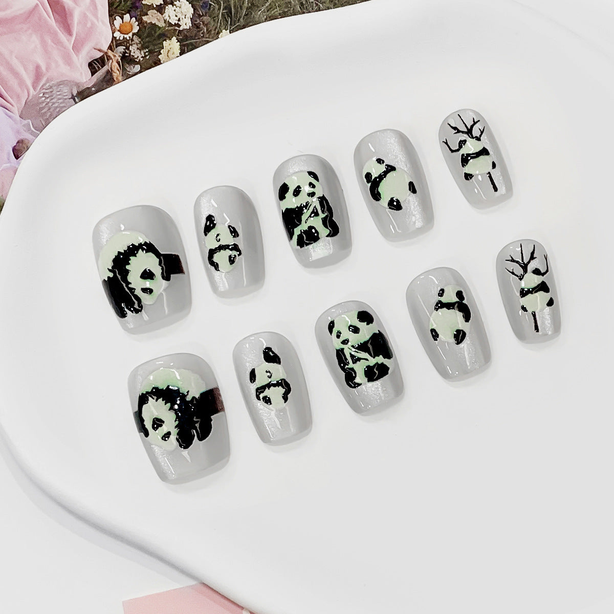 Künstliche Nagelspitzen mit Pandadesign Brehn