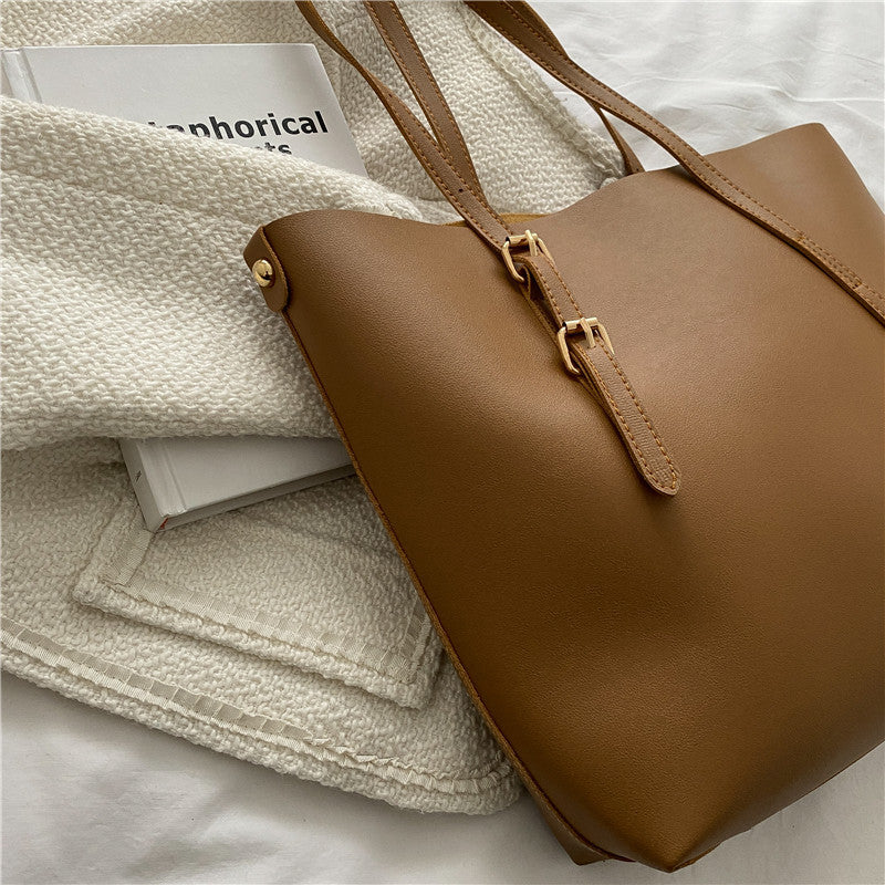 Elegante strukturierte Tote-Tasche mit abnehmbarem Täschchen