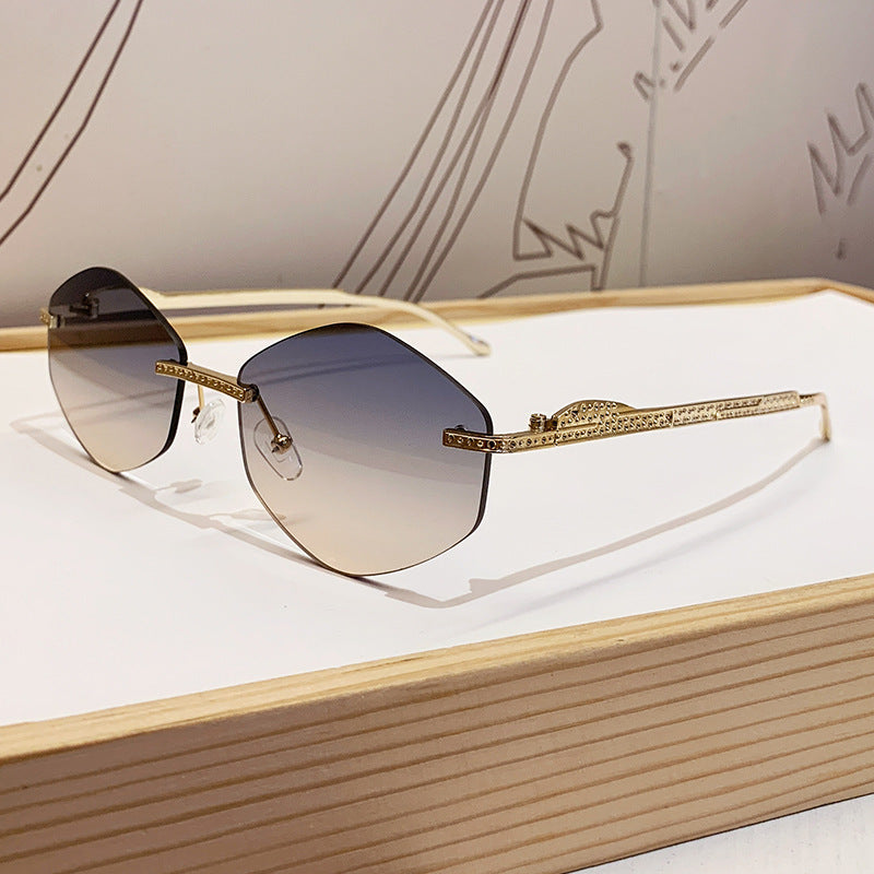 Damen extravagante Sonnenbrille mit funkelnden Akzenten Brehn